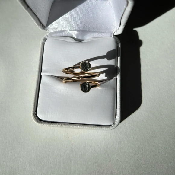 3/$20 Spiral Wire Wrapped Wrap Swirl Faux Diamond Ring Gold Toned Size 6 / 7 - Picture 2 of 5